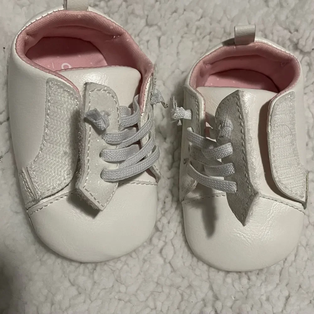 Carter's girls White Baby Soft Sole Shoes First Walker laced Sneakers 6-12 month